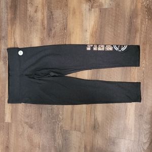 Pink vs pocket yoga legging